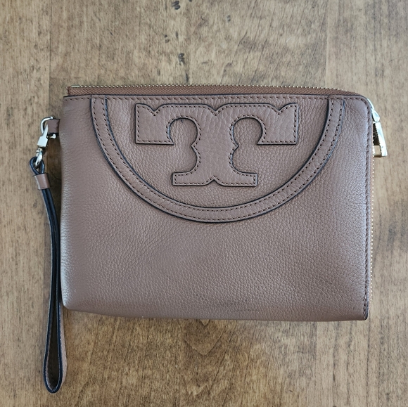 Tory Burch clutch/wristlet - Picture 1 of 3